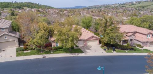 1118 Souza Dr, Folsom CA  95762-7555 exterior