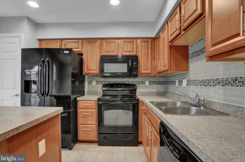 726 Blossom Dr, Hanover PA  17331-2078 exterior