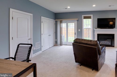 16002 Pitner St, Haymarket VA  20169-4956 exterior