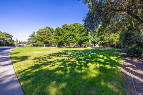 107 Sandalwood Dr, Vacaville CA  95687-5239 exterior