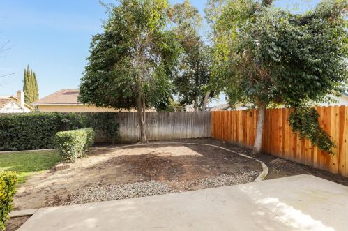 548 Denise Dr, Ripon CA  95366-2808 exterior