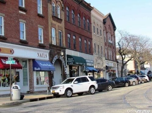 52 Prospect Ave, Northport NY  11768-3034 exterior