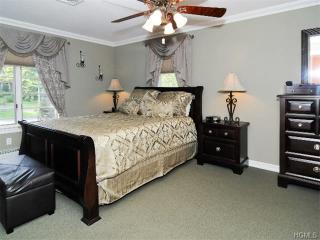 18 Parker Rd, Garnerville, NY 10923-1910