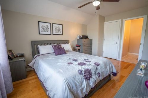 27 Pease Rd, East Windsor CT  06016-9002 exterior