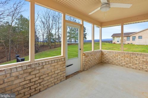 63 Maynard Ln, Strasburg VA  22657-1105 exterior