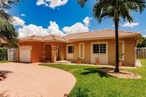 9040 166th Ter, Hialeah, FL 33018-6331