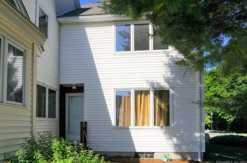 69 Eastbrook Hts, North Windham, CT 06250-1675