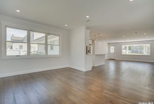 50 Arbour St, West Islip NY  11795-1015 exterior
