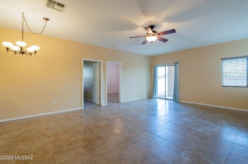 8372 Wind Swept Ln, Tucson, AZ 85743-5270