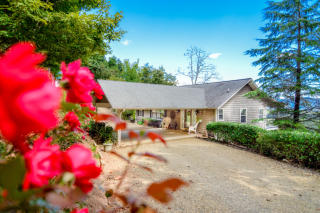 176 Oak Ln, Hayesville, NC 28904-6903