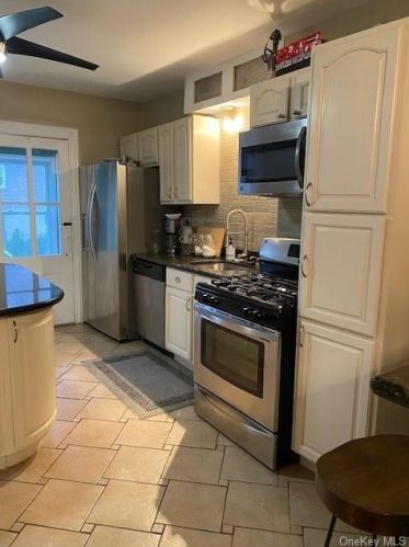 18 Haseco Ave, Rye Brook NY  10573-3906 exterior