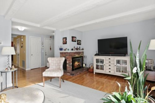 9 Patricia Rd, Bridgeport, CT 06606-2053