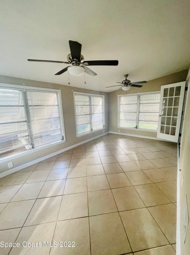 628 Marlin Cir, Sebastian, FL 32976-2406