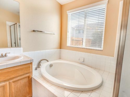 679 Apricot Ct, Los Banos CA  93635-9691 exterior