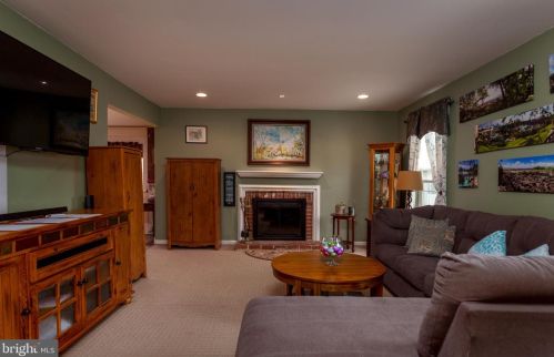 403 Stratford Ct, Lansdale PA  19446-6374 exterior