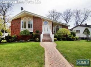 367 Castle Dr, Englewood NJ  07632-1735 exterior
