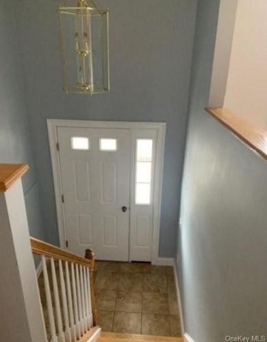 22 Hudson Cir, Marlborough NY  12542-6187 exterior