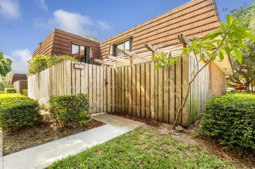 425 4th Ln, West Palm Beach, FL 33418-3576