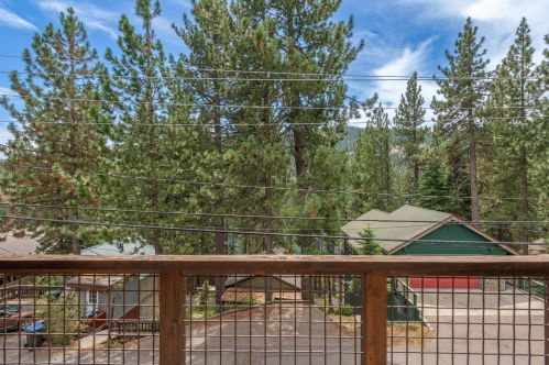 14520 Reed Ave, Truckee CA 96161-3610 exterior