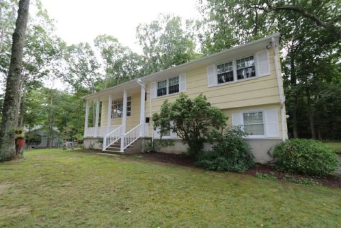 11 Sabal Dr, Waterbury, CT 06708-2123