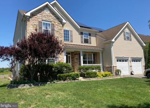15 Buckingham Dr, Berlin Boro, NJ 08009-9689