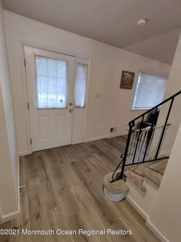 13 Briscoe Ter, Hazlet, NJ 07730-1127