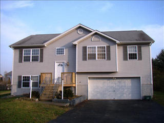 28 Sugar Maple Rd, Poughkeepsie NY  12603-5681 exterior