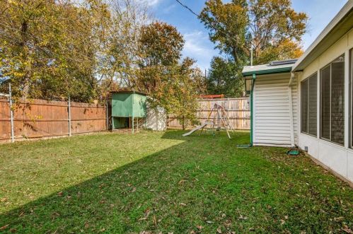 2215 Dennis St, Irving TX 75062-4273 exterior