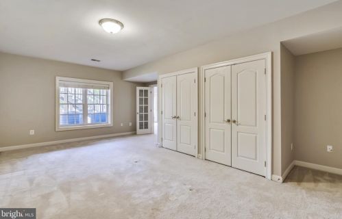 19228 Charandy Dr, Leesburg VA 20175-7215 exterior