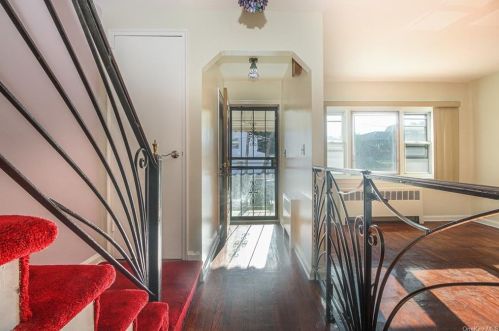 2953 Pearsall Ave, Bronx, NY 10469-5218