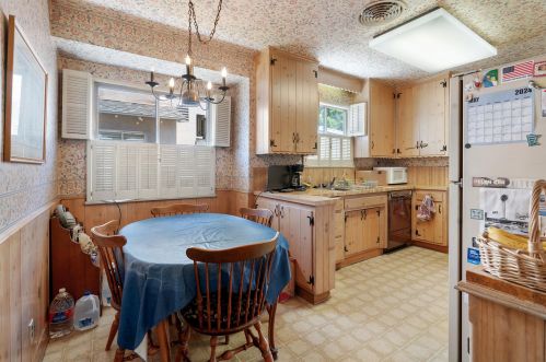 12622 Sarah St, North Hollywood CA  91604-1115 exterior