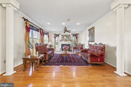15377 Tina Ln, Woodbridge, VA 22193-5558