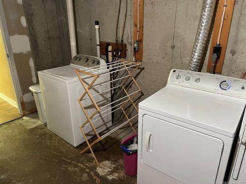 59 Tavern Cir, Middletown CT 06457-1563 exterior