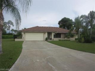 82 Valley Stream Ln, Naples, FL 34113-7663