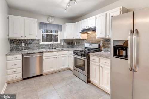 5483 Rector Dr, Woodbridge VA  22193-3703 exterior