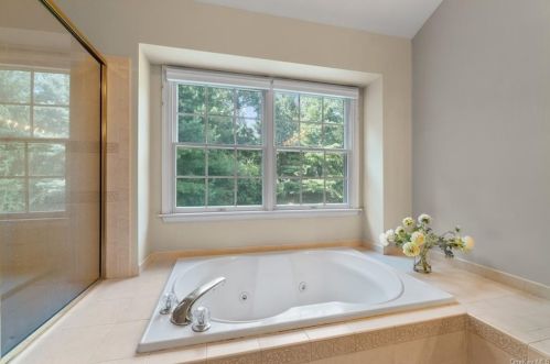 2 Mathews Ln, Somers Town NY  10589-2819 exterior