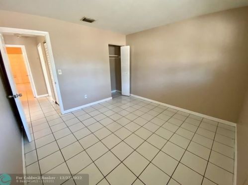 6116 39th St, Hollywood FL  33023-5106 exterior