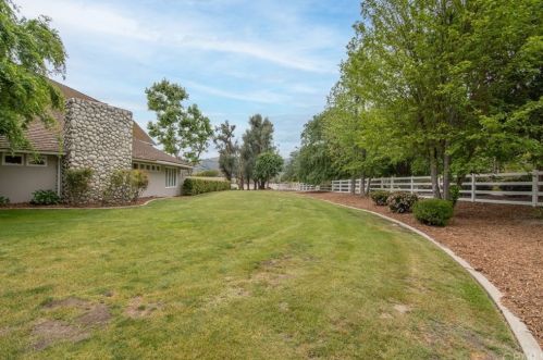 28565 Vallejo Ave, Temecula CA  92592-2316 exterior