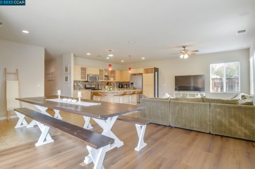 2243 Eastport Dr, Oakley CA  94561-3539 exterior