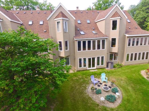 1126 Chelsea Ct, Saint Paul, MN 55112-6444