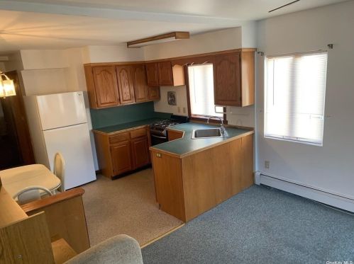 1405 5th Ave, New Hyde Park NY  11040-5540 exterior