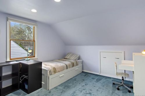 5 Eastward Pl, Elmsford NY  10523-2005 exterior