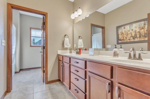 11380 Concord Crk Dr, Thiensville WI  53092-4387 exterior