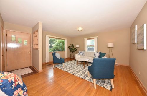 5804 Fountain Ave, Milwaukee, WI 53223-4230