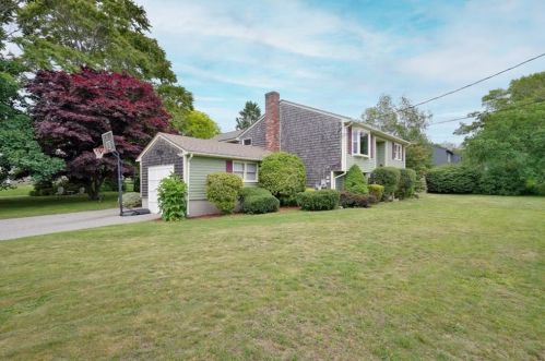 120 Oliphant Ln, Middletown RI  02842-4646 exterior