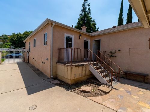17935 Rosita St, Van Nuys CA 91316-4217 exterior