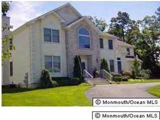 8 Mark Pl, Tinton Falls, NJ 07712-7626