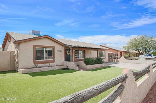 8011 College Dr, Phoenix, AZ 85033-1026
