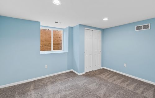 2414 Lagoon Ct, Thiensville WI  53092-5549 exterior