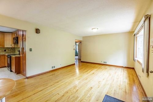 480 Grantwood Blvd, Palisades Park, NJ 07650-1955